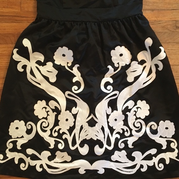 White House Black Market Strapless Dress - Size 6 - Picture 2 of 8